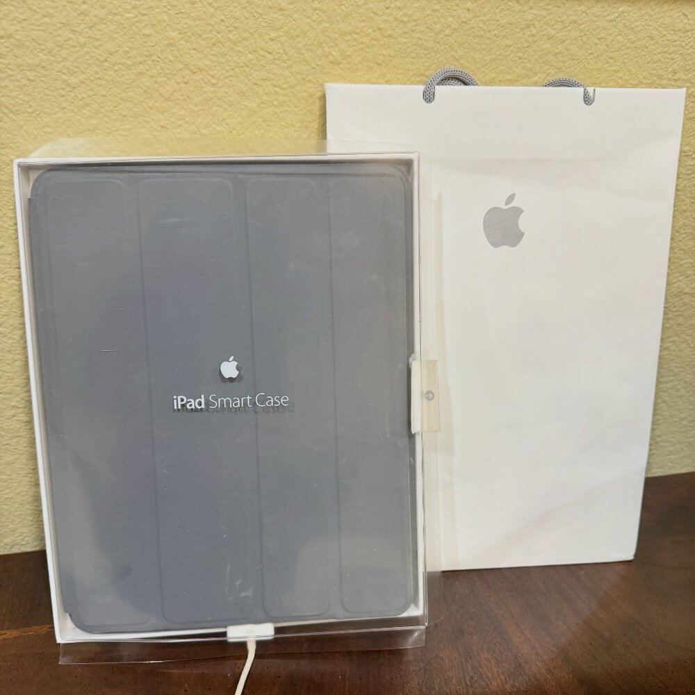 Apple iPad 32GB Wi-Fi + Cellular (Unlocked) – Excellent Condition + Box & Cable